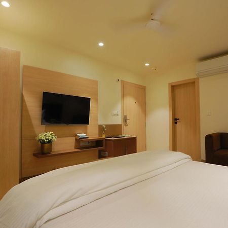 Hotel 16 Delhi Kültér fotó
