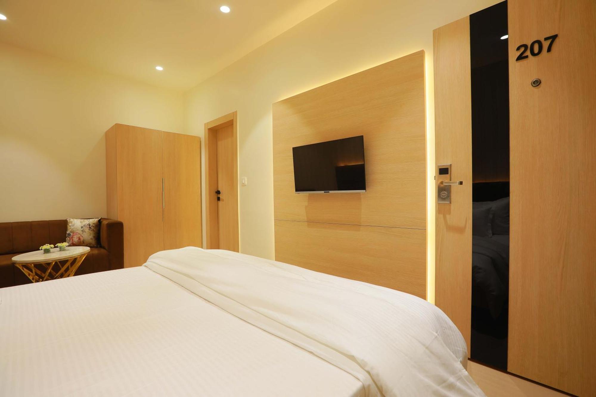 Hotel 16 Delhi Kültér fotó
