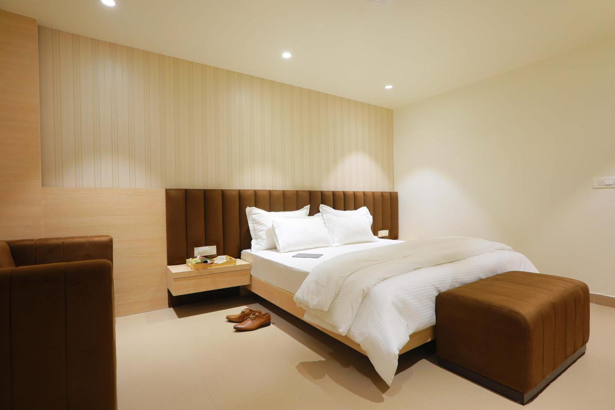 Hotel 16 Delhi Kültér fotó