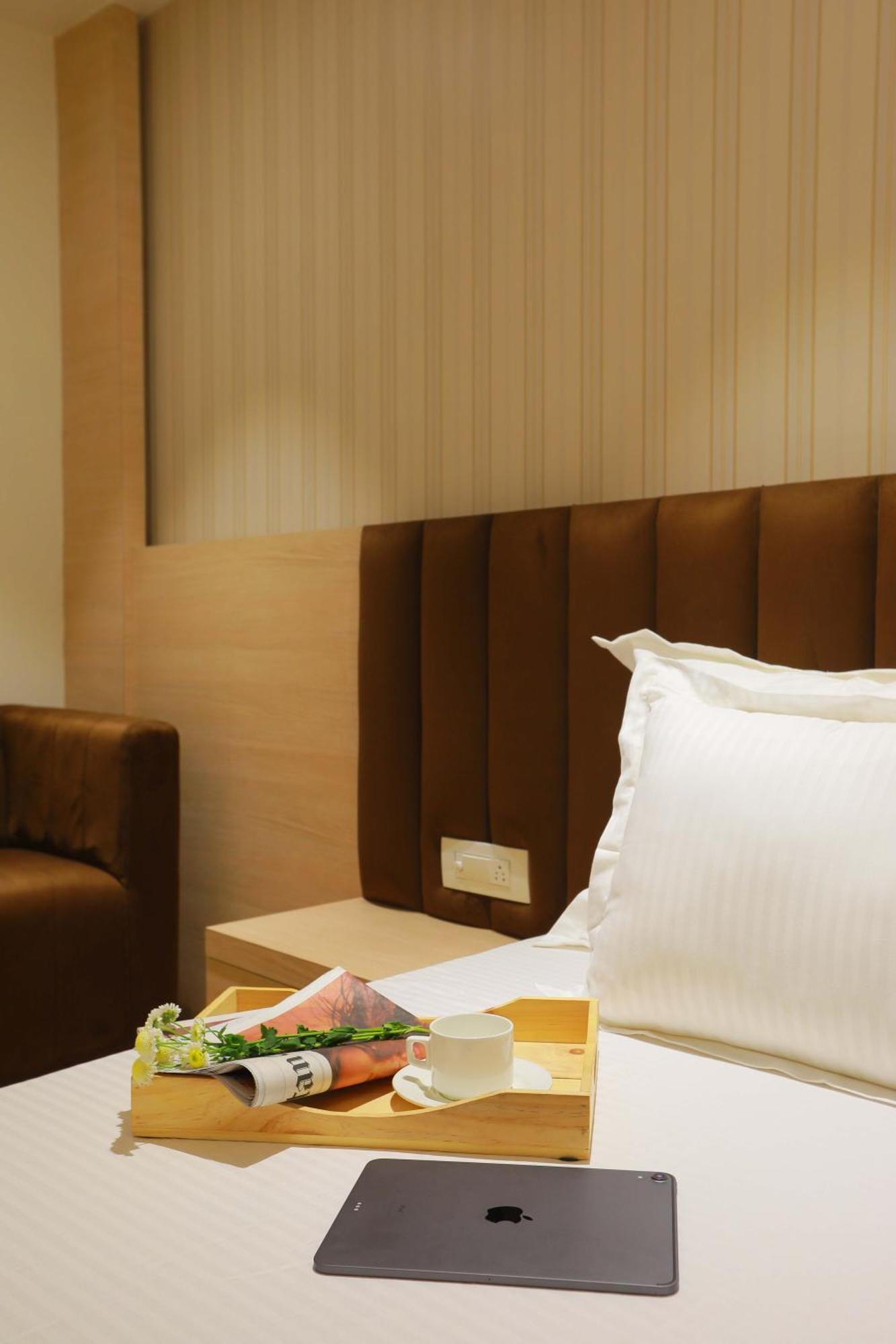 Hotel 16 Delhi Kültér fotó