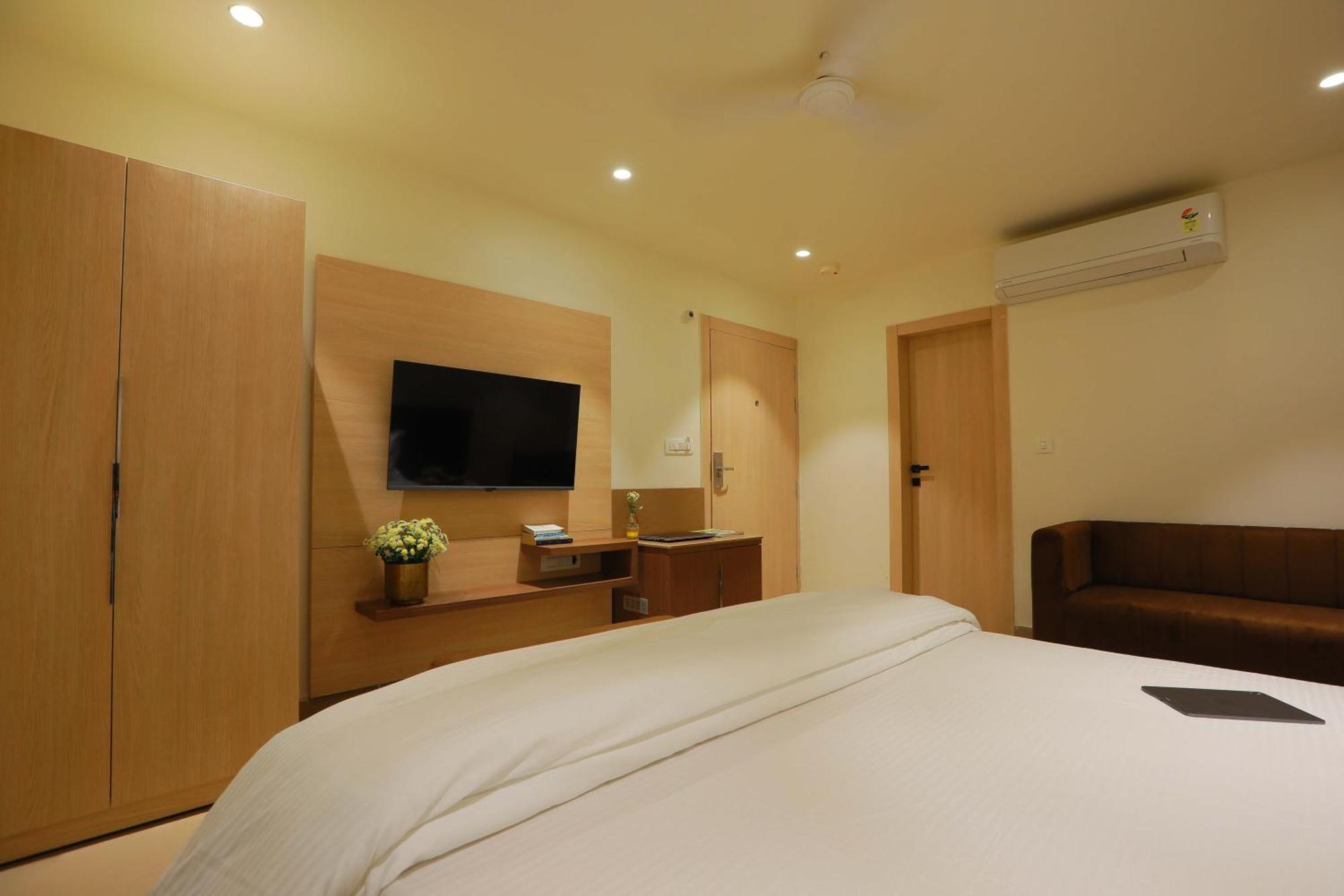 Hotel 16 Delhi Kültér fotó