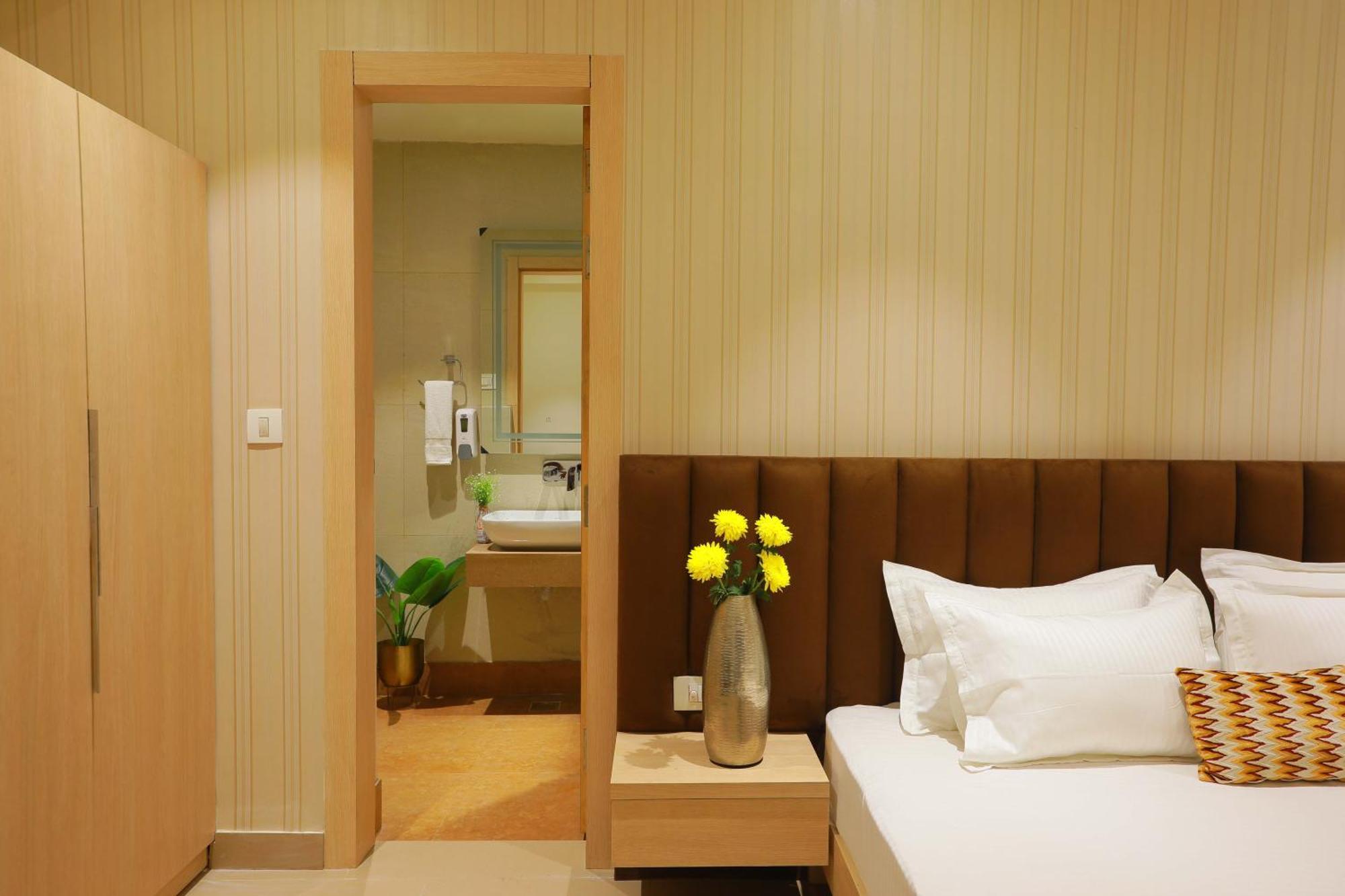 Hotel 16 Delhi Kültér fotó