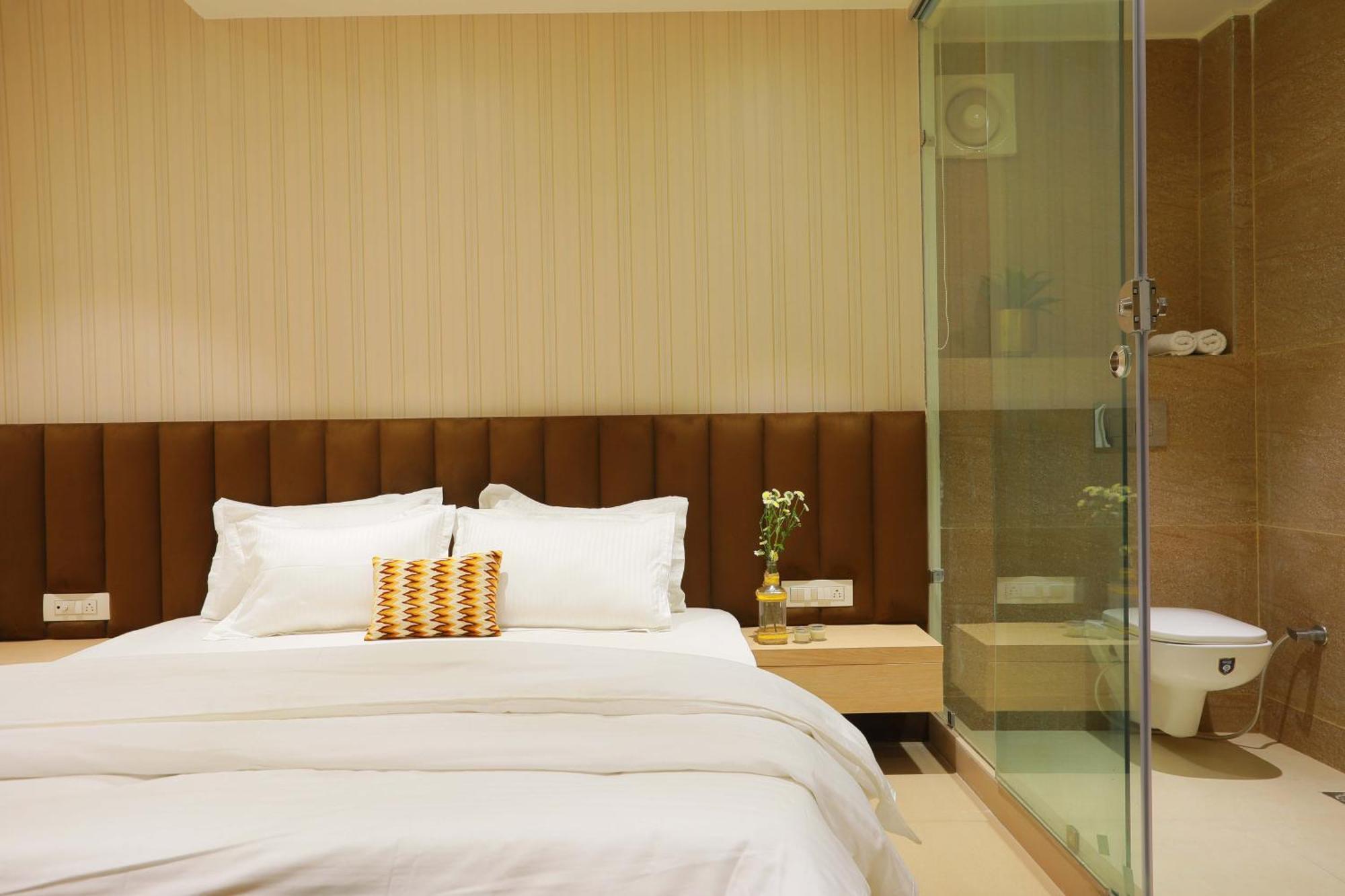 Hotel 16 Delhi Kültér fotó
