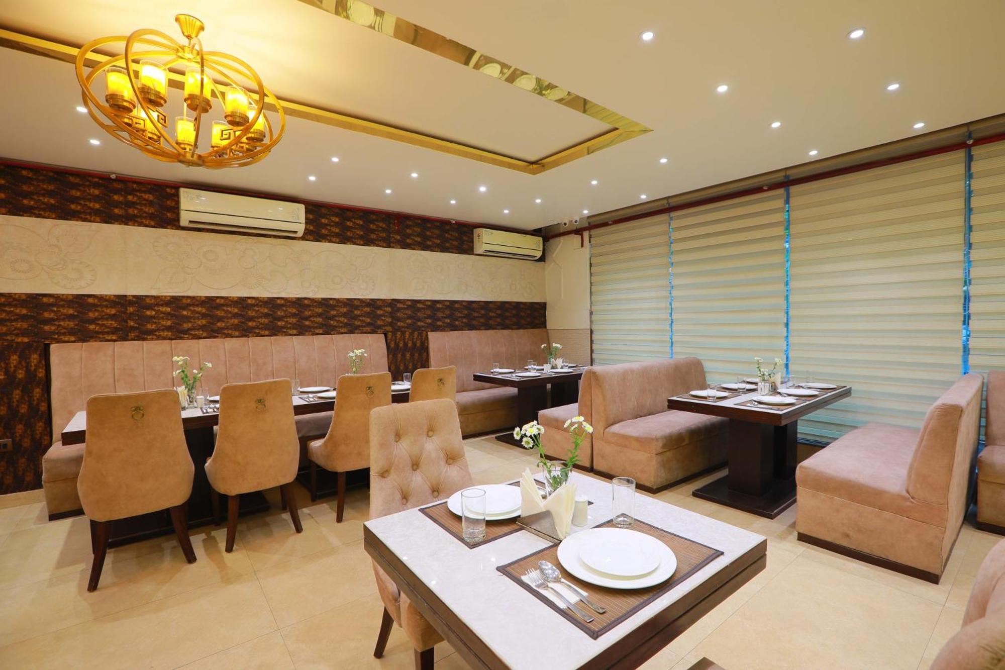 Hotel 16 Delhi Kültér fotó